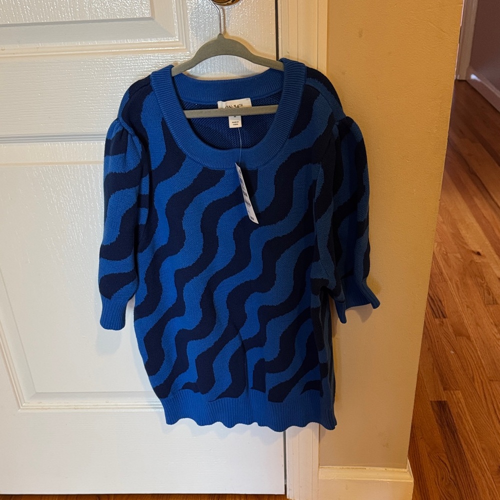 Elegant Blue Wave Pattern Short Sleeve Sweater